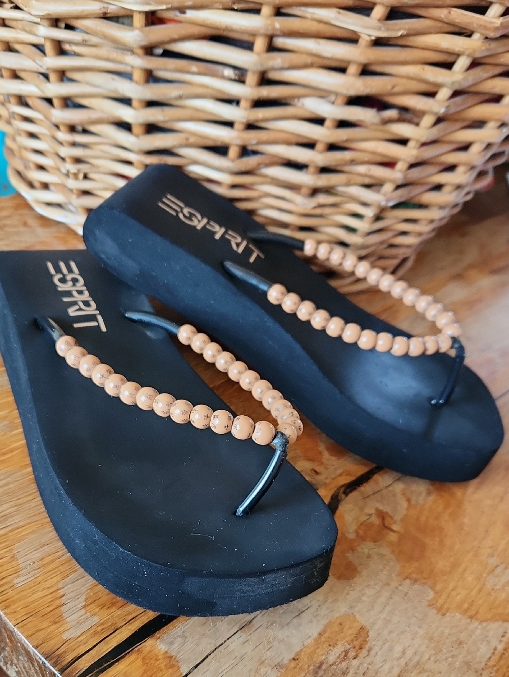 Esprit sz 8 Won Ton Black Wedge Sandals Tan Beaded Asian Writing Straps